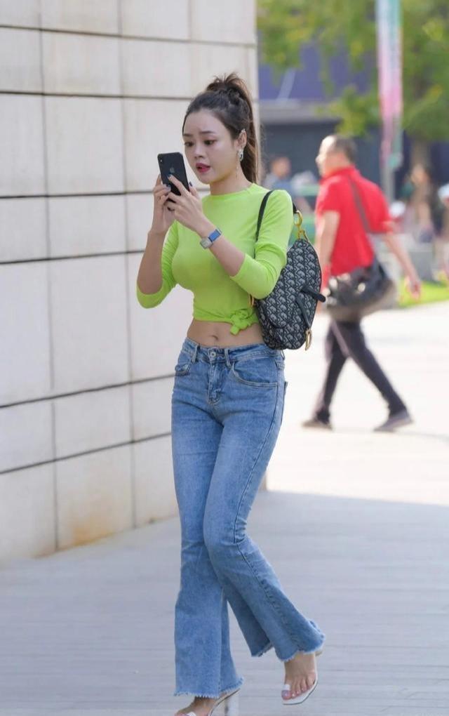 时尚简洁的瑜伽裤拉长身材比例更显质感kaiyun体育官方网站(图3)