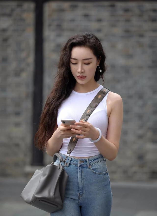 时尚简洁的瑜伽裤拉长身材比例更显质感kaiyun体育官方网站(图8)