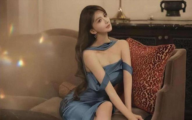 黄晓明官宣的女友叶珂瑜伽裤勾勒出完美身材浴袍难掩女人风韵(图9)