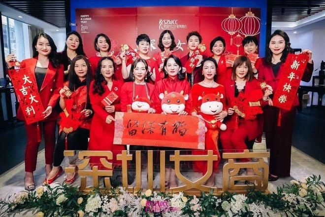 黄晓明官宣的女友叶珂瑜伽裤勾勒出完美身材浴袍难掩女人风韵(图17)